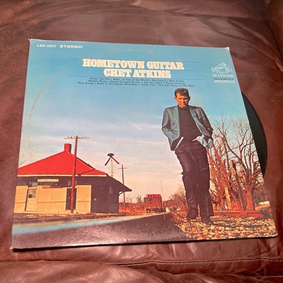 Chet Atkins - Hometown Guitar- vintage vinyl record from 1968 - Picture 1 of 9